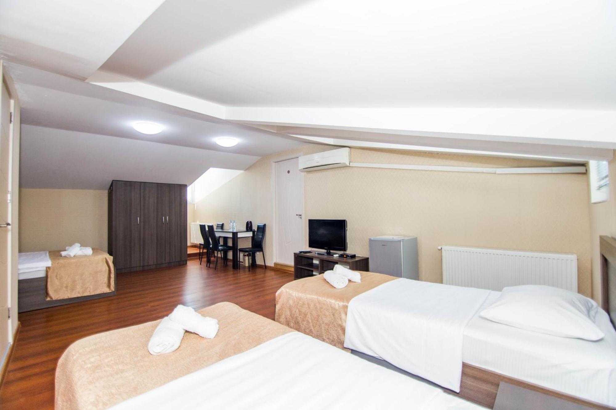 Hotel Care Inn Tiflis Exterior foto