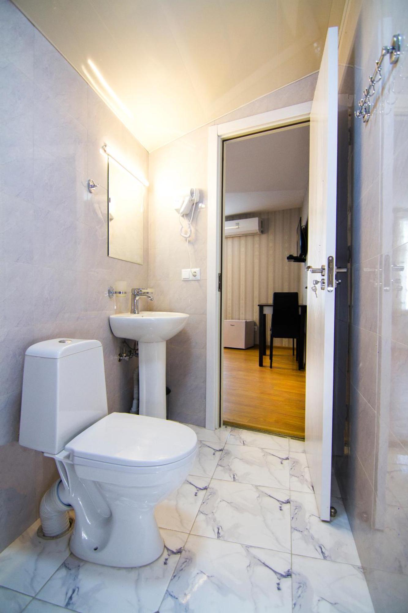 Hotel Care Inn Tiflis Exterior foto