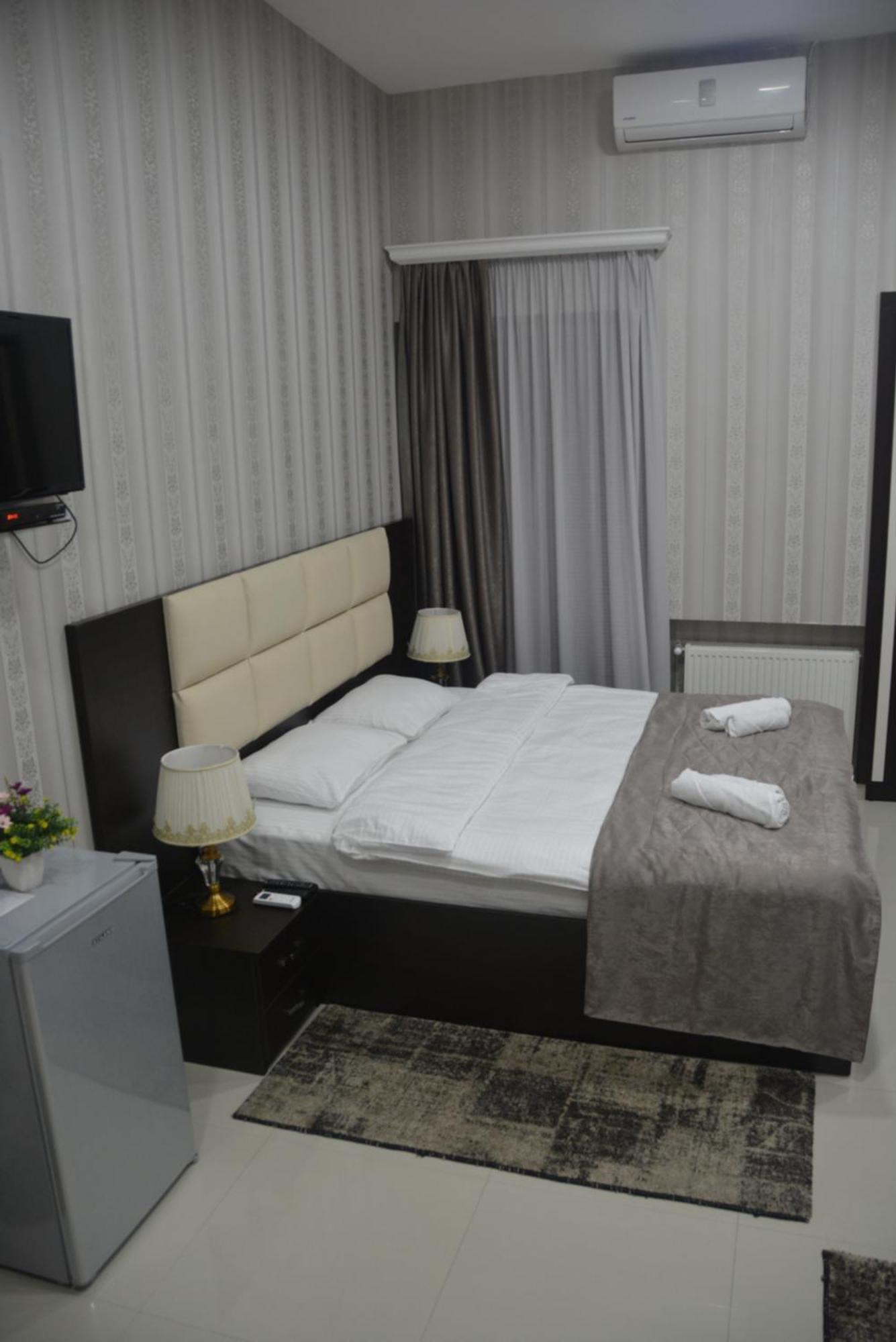 Hotel Care Inn Tiflis Exterior foto